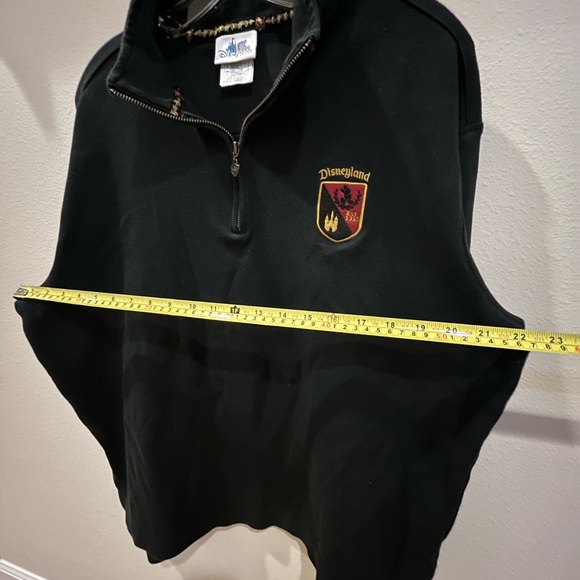 Disneyland Resort Men’s 1/4 Zip Pullover Sweater Embroidered Crest Black Large - Picture 9 of 9